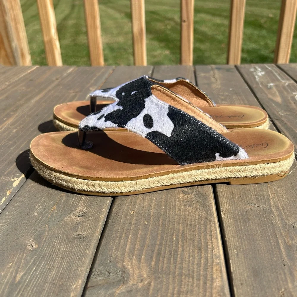 Women’s Charlie Paige Cow Print Sandals Flip‎ Flops Size 7